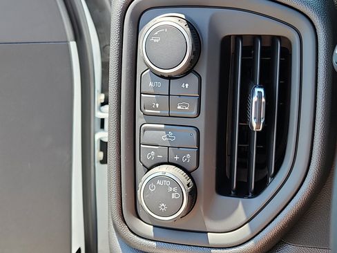 New 2025 Chevrolet Silverado 1500 Custom image 18