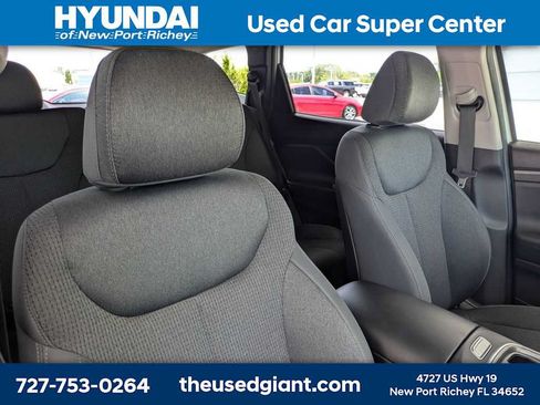 Used 2023 Hyundai Santa Fe SEL FWD image 6
