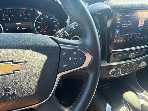 Used 2023 Chevrolet Traverse LT FWD image 17