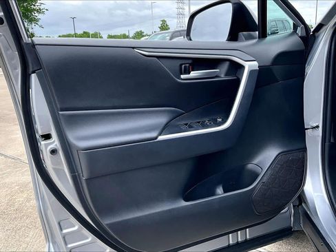 Used 2025 Toyota RAV4 XLE image 20