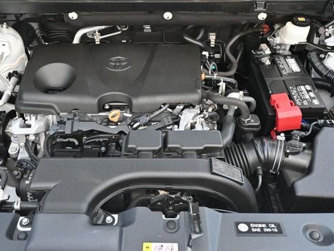 Used 2021 Toyota RAV4 XLE FWD image 14
