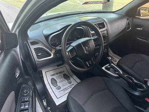 Used 2012 Dodge Avenger SE image 7