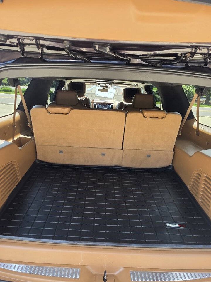 Used 2017 Cadillac Escalade ESV Platinum AWD/4WD image 13