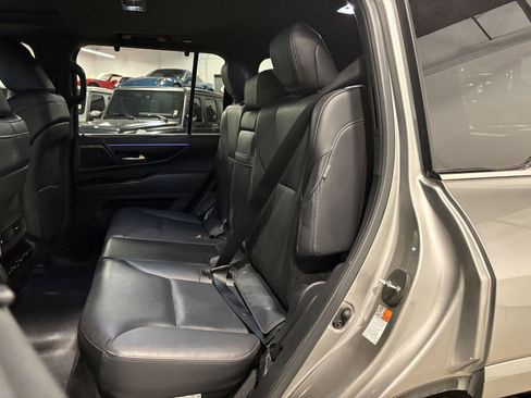 Used 2024 Lexus LX 600 4WD w/ Luxury Package image 28