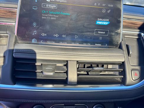 Used 2022 Chevrolet Suburban Z71 w/ Luxury Package image 23