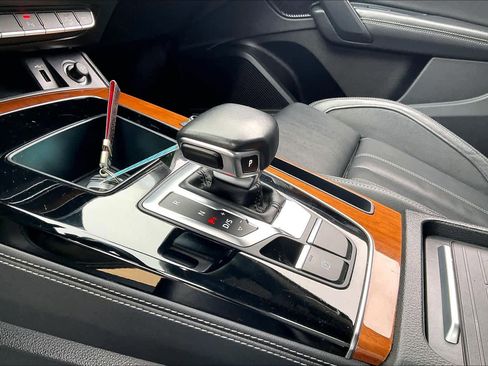 Used 2021 Audi Q5 Premium Plus image 16