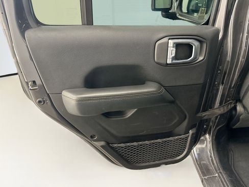 Used 2025 Jeep Wrangler Sahara image 26