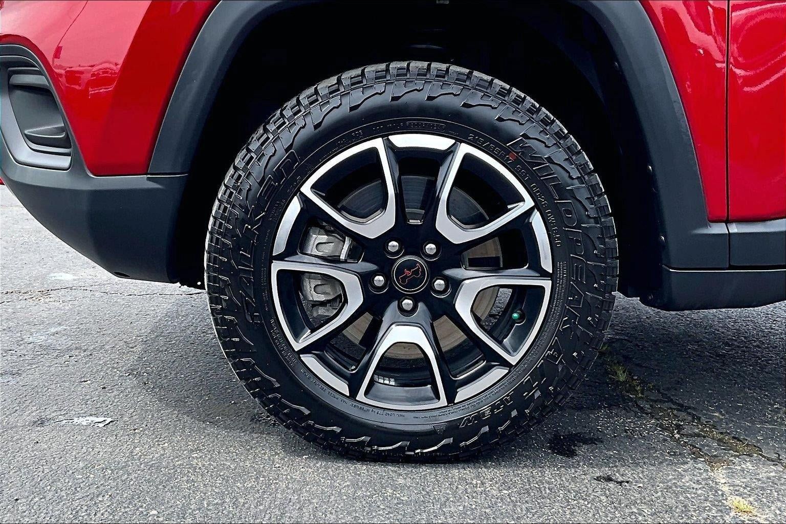 Used 2025 Jeep Compass Trailhawk AWD/4WD image 9