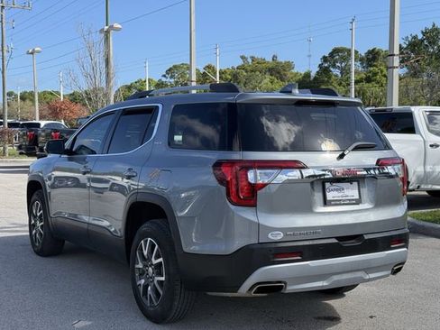 Used 2023 GMC Acadia SLE w/ Driver Convenience Package image 2