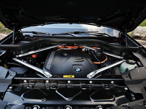 New 2026 BMW X5 xDrive50e w/ Climate Comfort Package image 30