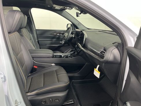 New 2026 Chevrolet Traverse High Country w/ LPO, Floor Liner Package AWD/4WD image 8