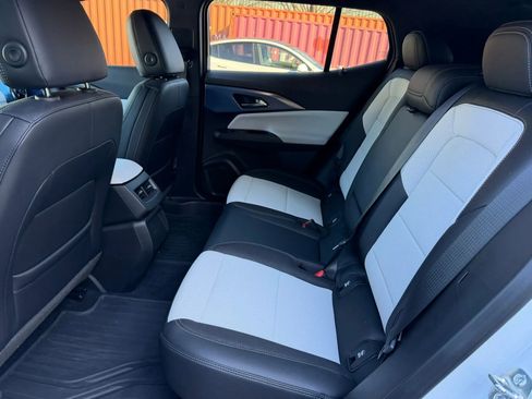 Used 2025 Chevrolet Equinox EV LT w/ LPO, Blackout Package image 17