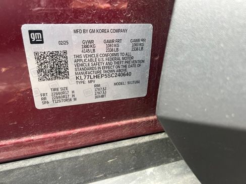 Used 2025 Chevrolet Trax LT w/ LT Convenience Package FWD image 5