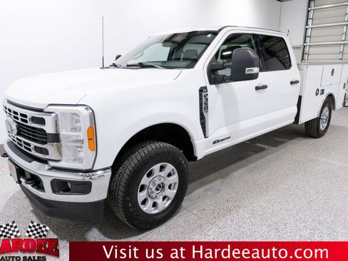 Used 2023 Ford F350 XLT w/ FX4 Off-Road Package image 2