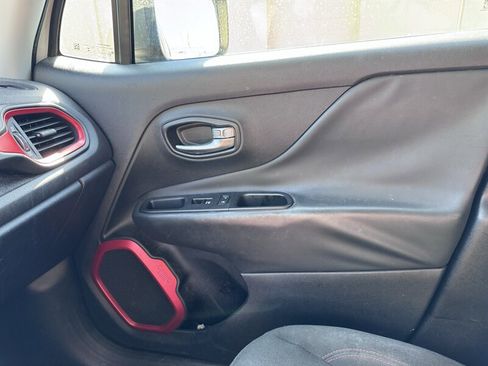 Used 2018 Jeep Renegade Trailhawk w/ Safety & Security Group image 12