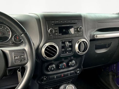 Used 2017 Jeep Wrangler Unlimited Sahara image 10