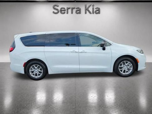 Used 2026 Chrysler Pacifica Select FWD image 6