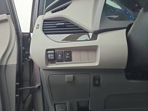 Used 2020 Toyota Sienna XLE Premium image 15