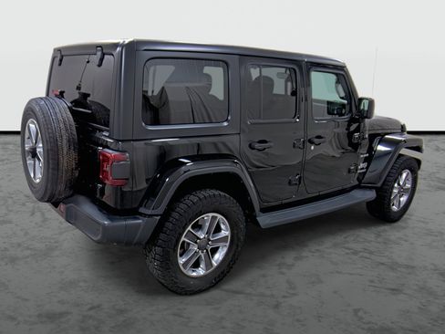 Used 2019 Jeep Wrangler Unlimited Sahara w/ Safety Group AWD/4WD image 4