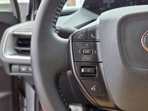Used 2025 Toyota Prius LE FWD image 22