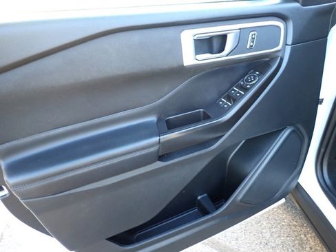 Used 2020 Ford Explorer XLT image 21