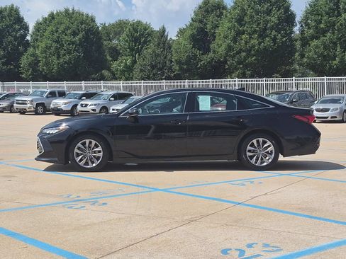 Used 2019 Toyota Avalon XLE w/ Moonroof Package FWD image 9