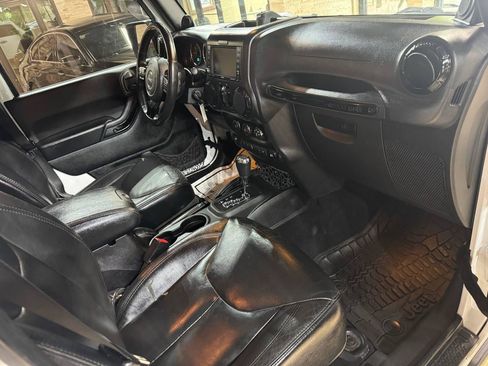 Used 2014 Jeep Wrangler Unlimited Sahara AWD/4WD image 9