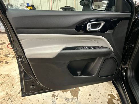 Certified 2025 Jeep Compass Limited AWD/4WD image 15