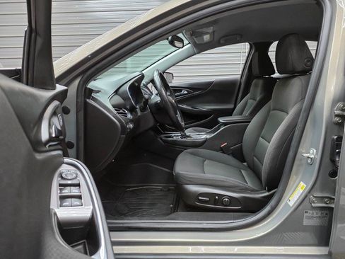 Used 2017 Chevrolet Malibu LT FWD image 14