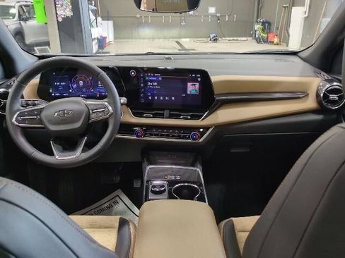 Used 2025 Chevrolet Equinox ACTIV w/ Safety and Technology Package AWD/4WD image 5