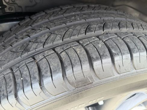 Used 2011 Lexus LX 570 4WD w/ Luxury Pkg w/Pre-crash image 30