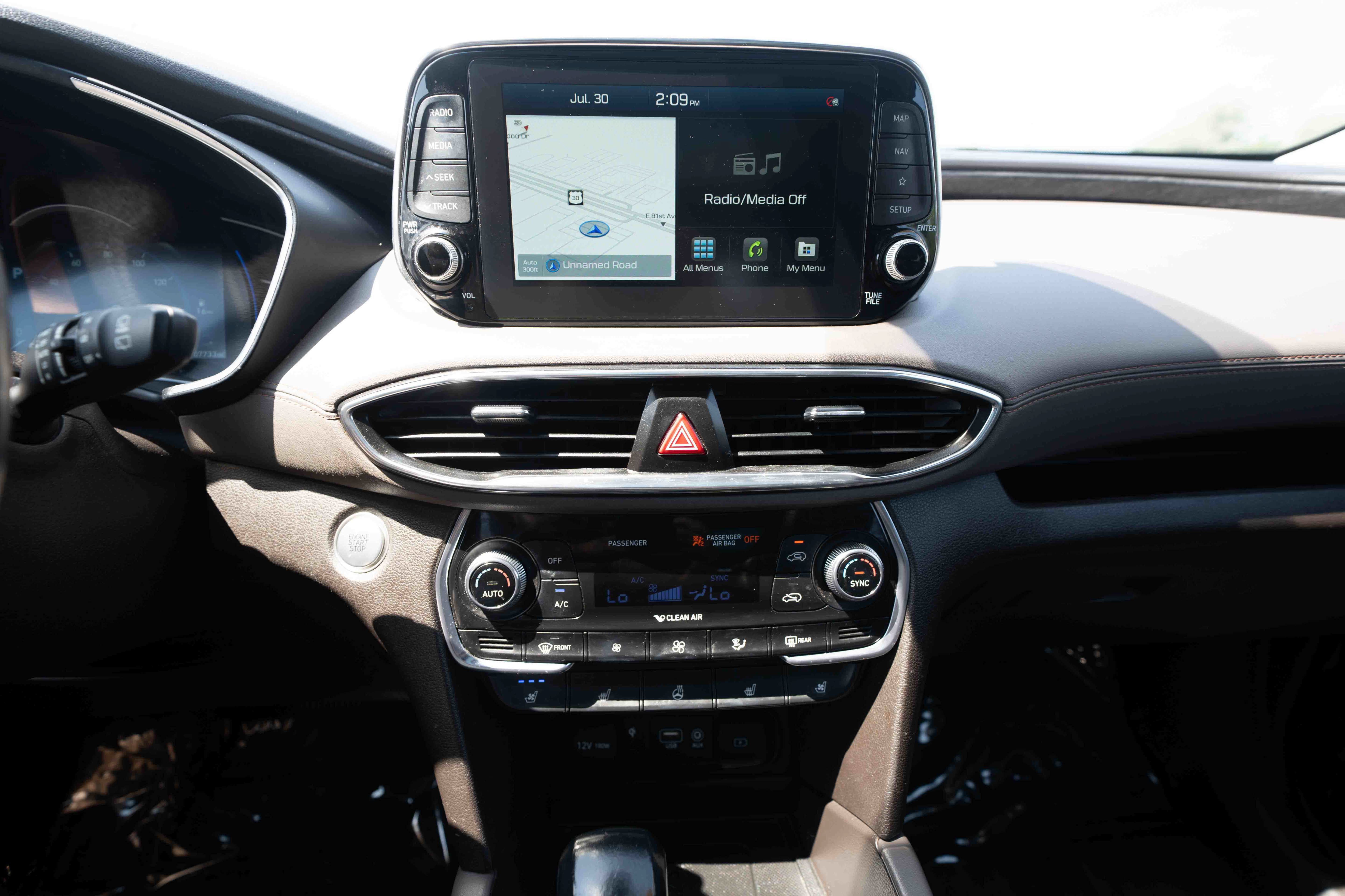 Used 2020 Hyundai Santa Fe Limited AWD/4WD image 17