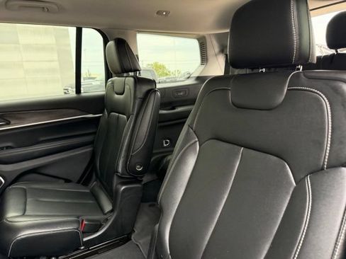 Used 2023 Jeep Grand Cherokee L Limited w/ Black Appearance Package AWD/4WD image 12