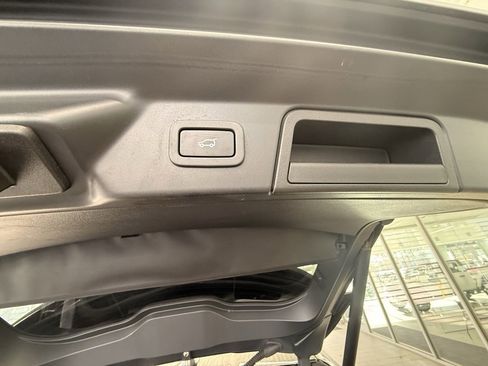 Used 2020 Land Rover Range Rover Velar R-Dynamic S image 13