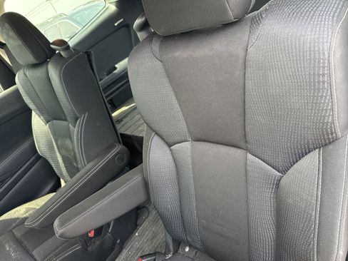 Used 2023 Subaru Ascent Premium w/ Convenience Package AWD/4WD image 16