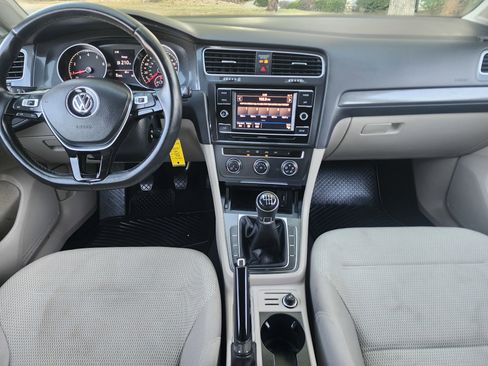 Used 2019 Volkswagen Golf S image 28