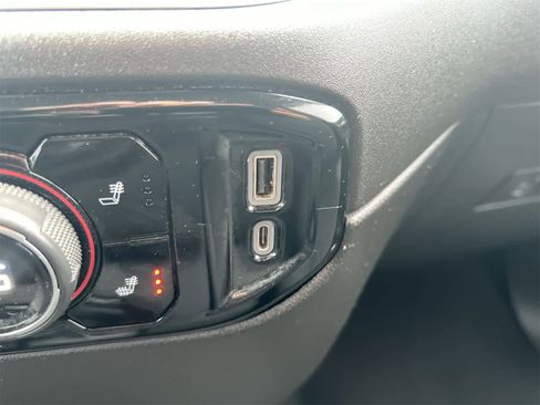 Used 2022 Chevrolet Silverado 1500 LT image 30