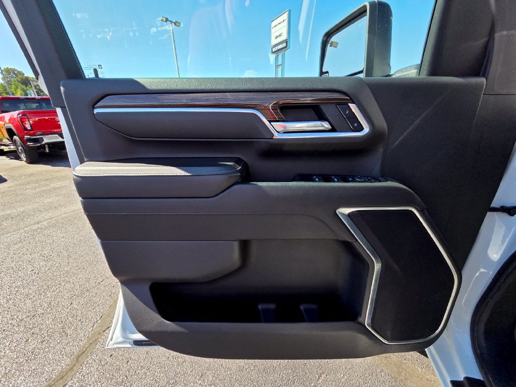 Used 2025 Chevrolet Silverado 3500 LT w/ Convenience Package AWD/4WD image 13