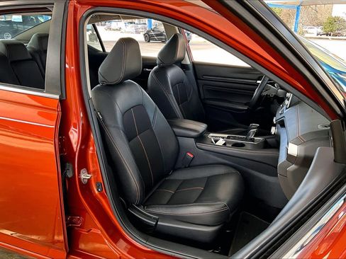 Used 2021 Nissan Altima 2.5 SR w/ SR Premium Package image 9