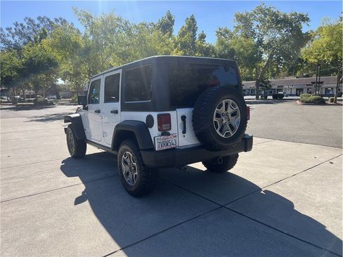 Used 2013 Jeep Wrangler Unlimited Rubicon AWD/4WD image 5