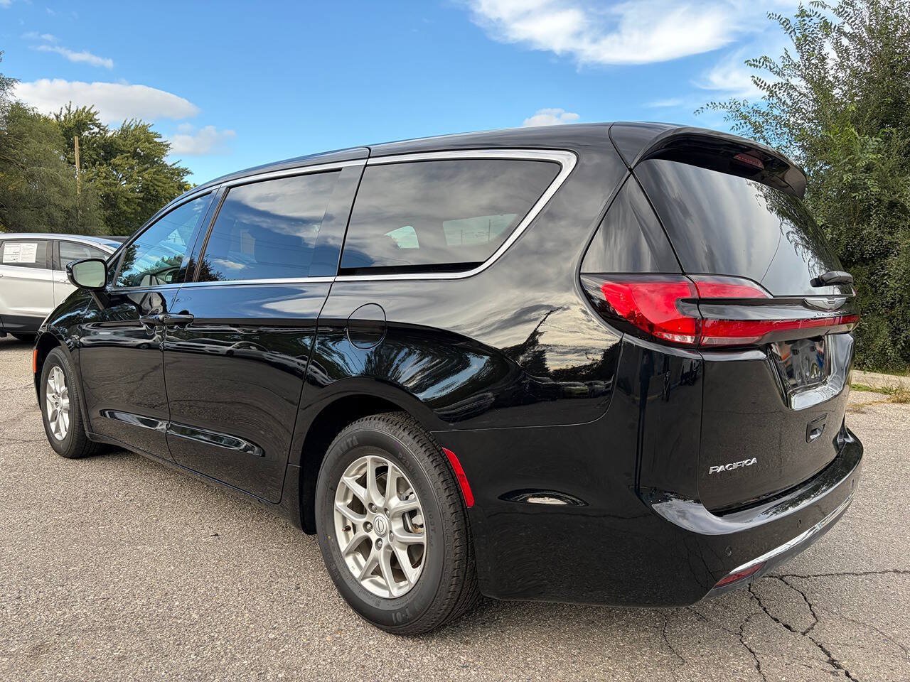 Used 2026 Chrysler Pacifica Select FWD image 7