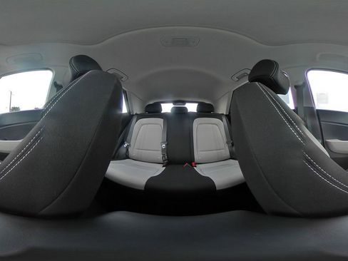 Used 2025 Hyundai Venue SEL image 38