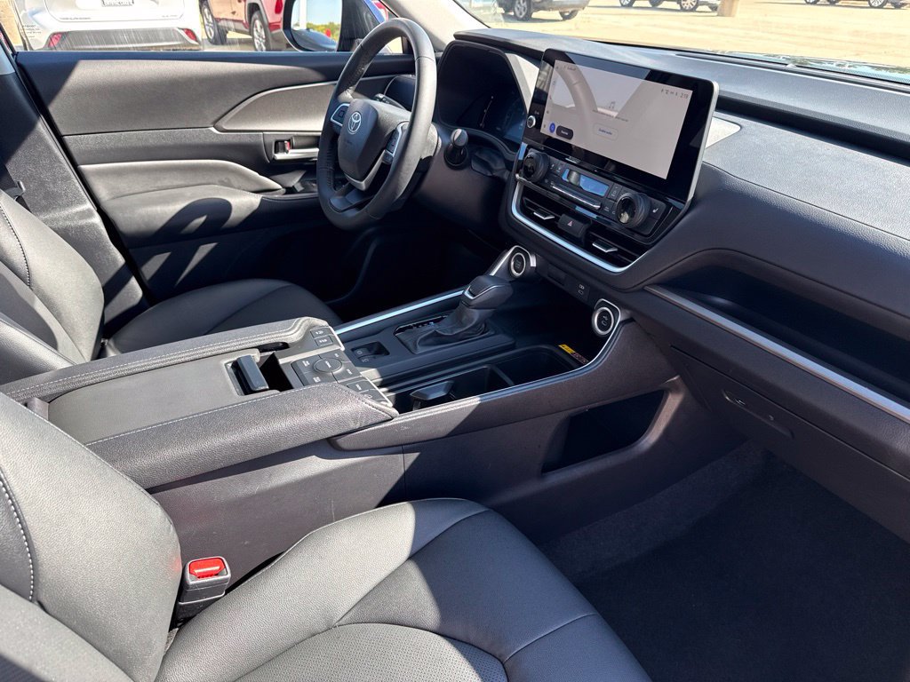 Used 2026 Toyota Grand Highlander AWD image 25