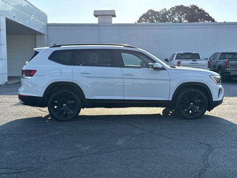 Used 2024 Volkswagen Atlas SE w/ Black Wheel Package AWD/4WD image 2