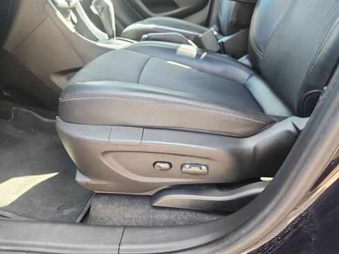 Used 2022 Chevrolet Trax LT w/ LT Convenience Package AWD/4WD image 16