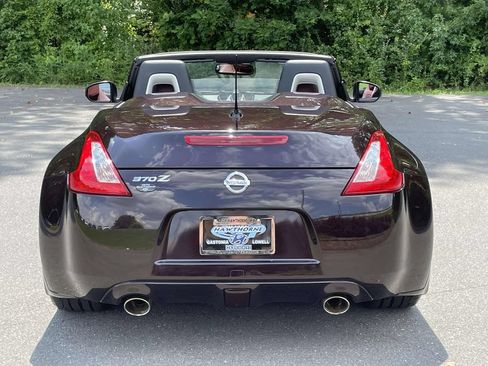 Used 2010 Nissan 370Z Touring w/ Sport Pkg RWD image 9