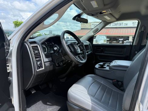 Used 2018 RAM 2500 Tradesman w/ Chrome Appearance Group image 17