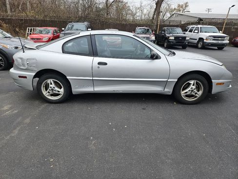 Used 2004 Pontiac Sunfire Coupe w/ 1SB Preferred Equipment Group image 5