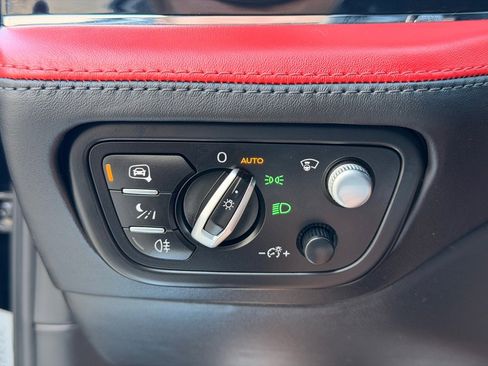 Used 2018 Bentley Bentayga image 19