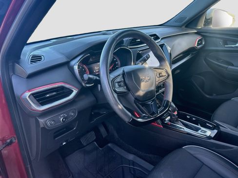 Used 2023 Chevrolet TrailBlazer RS w/ Sun and Liftgate Package FWD image 9